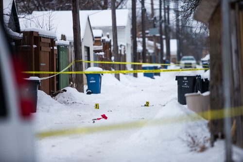 MIKAELA MACKENZIE / WINNIPEG FREE PRESS
A homicide investigation at the 400 block of Victor Street in Winnipeg on Tuesday, Dec. 25, 2018. 
Winnipeg Free Press 2018.