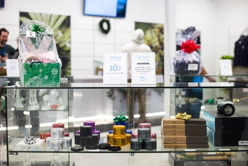 MIKAELA MACKENZIE / WINNIPEG FREE PRESS
Boxing Day at Delta 9 cannabis store in Winnipeg on Wednesday, Dec. 26, 2018. 
Winnipeg Free Press 2018.