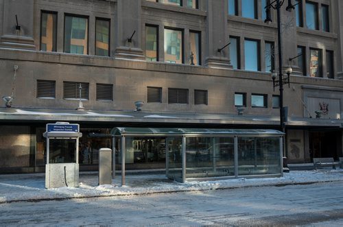 DAVID LIPNOWSKI / WINNIPEG FREE PRESS

Winnipeg Transit Inspector Stations are now operating at two downtown safety hot spots, including this one at Portage Avenue and Vaughan Street Thursday December 27, 2018.