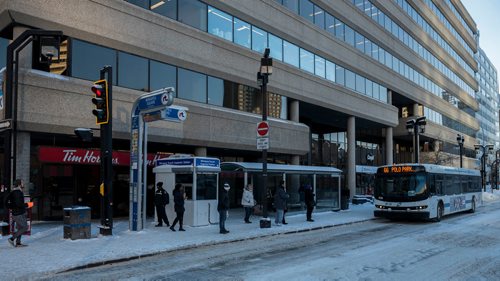 DAVID LIPNOWSKI / WINNIPEG FREE PRESS

Winnipeg Transit Inspector Stations are now operating at two downtown safety hot spots, including this one at Graham Avenue and Fort Street Thursday December 27, 2018.