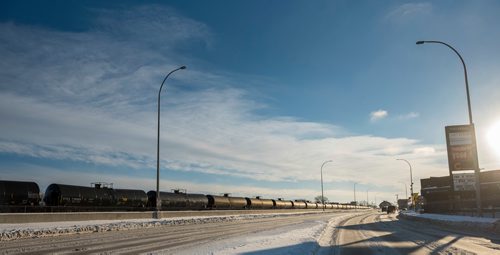 DAVID LIPNOWSKI / WINNIPEG FREE PRESS

Oil tank train cars along Donald Street Thursday December 27, 2018.