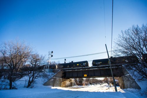 MIKAELA MACKENZIE / WINNIPEG FREE PRESS
The CP rail line in St. Boniface in Winnipeg on Friday, Dec. 28, 2018. 
Winnipeg Free Press 2018.