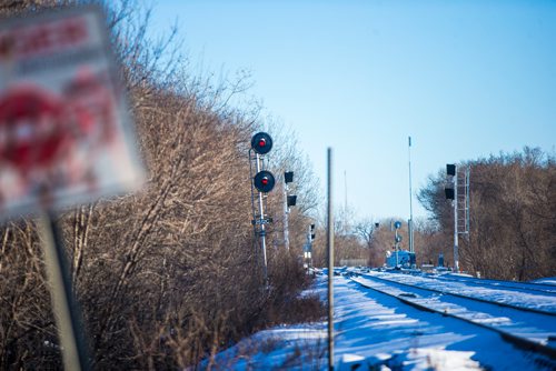 MIKAELA MACKENZIE / WINNIPEG FREE PRESS
The CP rail line in St. Boniface in Winnipeg on Friday, Dec. 28, 2018. 
Winnipeg Free Press 2018.