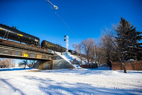 MIKAELA MACKENZIE / WINNIPEG FREE PRESS
The CP rail line in St. Boniface in Winnipeg on Friday, Dec. 28, 2018. 
Winnipeg Free Press 2018.