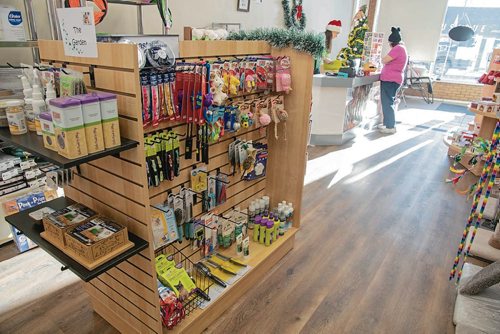 Canstar Community News Dec. 17 - Grant Rogerson and Donna Harris have opened a store in the West End dedicated to "cats and the people they own." (EVA WASNEY/CANSTAR COMMUNITY NEWS/METRO)