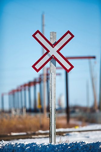 MIKAELA MACKENZIE / WINNIPEG FREE PRESS
Railway tracks in Winnipeg on Monday, Dec. 31, 2018. 
Winnipeg Free Press 2018.