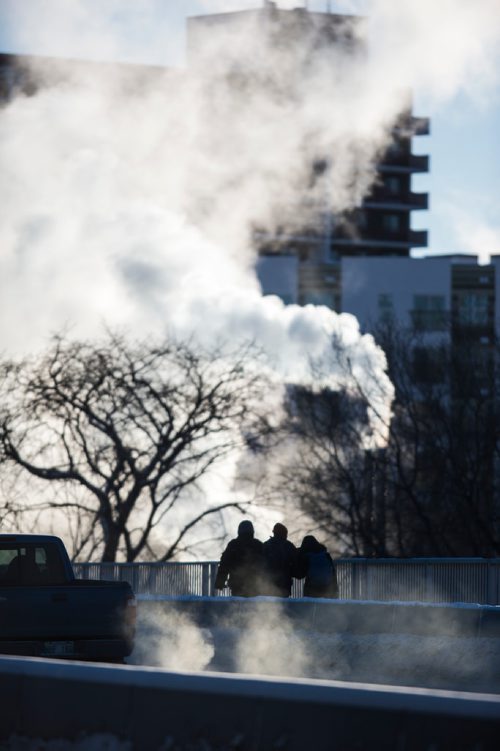 MIKAELA MACKENZIE / WINNIPEG FREE PRESS
Winnipeggers tough it out in the cold temperatures on the Osborne Street Bridge in Winnipeg on Monday, Dec. 31, 2018. 
Winnipeg Free Press 2018.