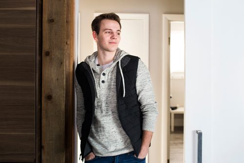 MIKAELA MACKENZIE / WINNIPEG FREE PRESS
Isaak Fast, who volunteers every Sunday morning at Misericordia Health Centre to bring patients to and from the chapel, poses for a portrait in his home in Winnipeg on Tuesday, Jan. 1, 2019. 
Winnipeg Free Press 2018.