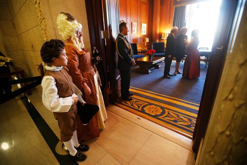 JOHN WOODS / WINNIPEG FREE PRESS
Arron Hirose and his mother Cathy look on as his sister Zoe meets Lieutenant Governor Janice and Gary Filmon at the Lieutenant Governor's New Year's Levee at the Manitoba Legislature Tuesday, January 1, 2019.