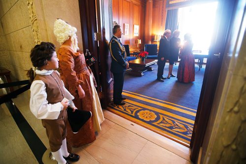 JOHN WOODS / WINNIPEG FREE PRESS
Arron Hirose and his mother Cathy look on as his sister Zoe meets Lieutenant Governor Janice and Gary Filmon at the Lieutenant Governor's New Year's Levee at the Manitoba Legislature Tuesday, January 1, 2019.