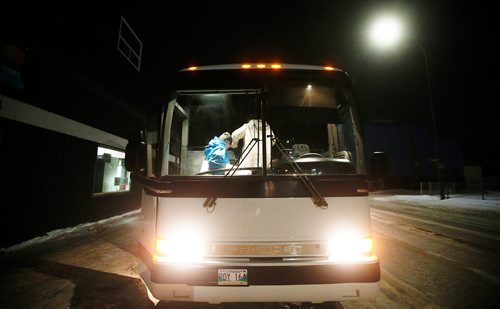 JOHN WOODS / WINNIPEG FREE PRESS
Riders load their bus to the Pas outside the Maple Bus Lines (MBL) depot on Sherbrook St in Winnipeg Tuesday, January 1, 2019. MBL now serves northern communities after Greyhound stopped all service.