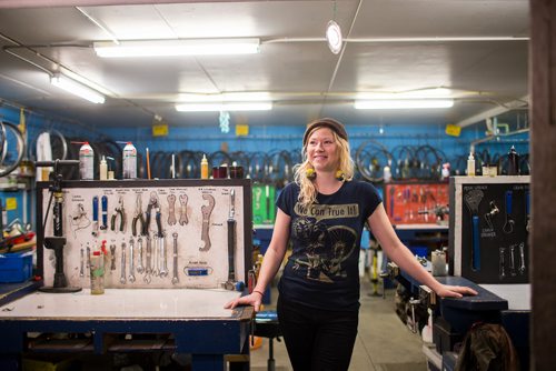 MIKAELA MACKENZIE / WINNIPEG FREE PRESS
Sarah Thiessen, Skill Jill coordinator, poses for photos at the W.R.E.N.C.H. bike shop in Winnipeg on Wednesday, Jan. 2, 2019. 
Winnipeg Free Press 2018.