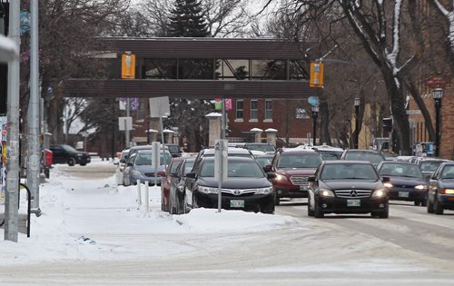 MIKE DEAL / WINNIPEG FREE PRESS
The bike lane on Sherbrook, where nearly every bollard has been removed entirely.
190102 - Wednesday, January 2, 2019