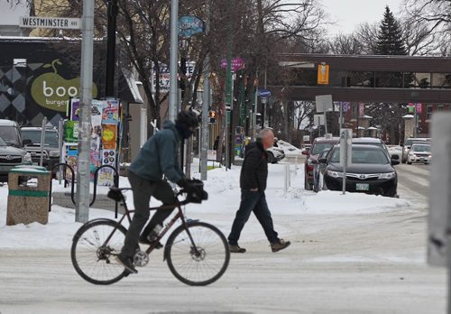 MIKE DEAL / WINNIPEG FREE PRESS
The bike lane on Sherbrook, where nearly every bollard has been removed entirely.
190102 - Wednesday, January 2, 2019