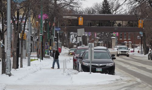 MIKE DEAL / WINNIPEG FREE PRESS
The bike lane on Sherbrook, where nearly every bollard has been removed entirely.
190102 - Wednesday, January 2, 2019