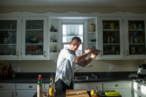 MIKAELA MACKENZIE / WINNIPEG FREE PRESS
Josey Krahn makes a daiquiri at his home bar in Winnipeg on Thursday, Jan. 3, 2019. 
Winnipeg Free Press 2018.