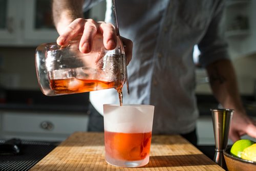 MIKAELA MACKENZIE / WINNIPEG FREE PRESS
Josey Krahn makes a negroni at his home bar in Winnipeg on Thursday, Jan. 3, 2019. 
Winnipeg Free Press 2018.