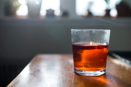 MIKAELA MACKENZIE / WINNIPEG FREE PRESS
A negroni at Josey Krahn's home bar in Winnipeg on Thursday, Jan. 3, 2019. 
Winnipeg Free Press 2018.