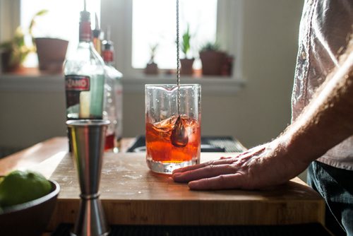 MIKAELA MACKENZIE / WINNIPEG FREE PRESS
Josey Krahn makes a negroni at his home bar in Winnipeg on Thursday, Jan. 3, 2019. 
Winnipeg Free Press 2018.