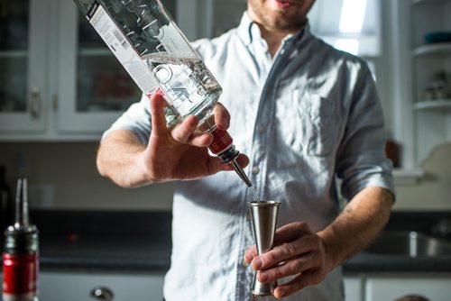 MIKAELA MACKENZIE / WINNIPEG FREE PRESS
Josey Krahn makes a negroni at his home bar in Winnipeg on Thursday, Jan. 3, 2019. 
Winnipeg Free Press 2018.