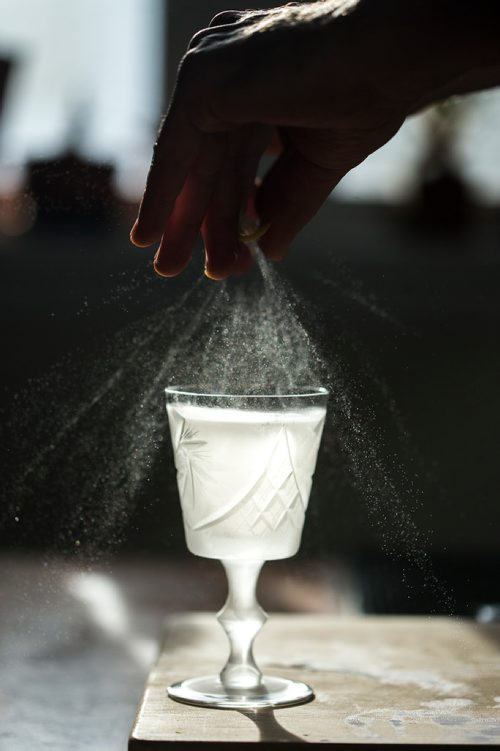 MIKAELA MACKENZIE / WINNIPEG FREE PRESS
Josey Krahn makes a gin martini at his home bar in Winnipeg on Thursday, Jan. 3, 2019. 
Winnipeg Free Press 2018.