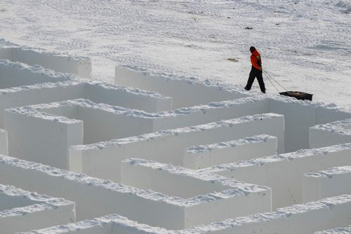 MIKE DEAL / WINNIPEG FREE PRESS
An employee takes chopped wood out to one of the fire pits the day before the big grand opening.
Clint and Angie Masse who own A Maze in Corn near St. Adolphe have constructed a maze made of snow they hope will break a world record.
190104 - Friday, January 04, 2019.
