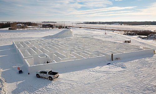 MIKE DEAL / WINNIPEG FREE PRESS
Snow carver, Lyle Peters, from Steinbeck, works on some sculptures the day before the big grand opening.
Clint and Angie Masse who own A Maze in Corn near St. Adolphe have constructed a maze made of snow they hope will break a world record.
190104 - Friday, January 04, 2019.