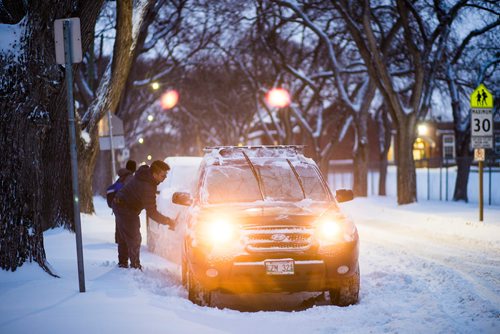 MIKAELA MACKENZIE / WINNIPEG FREE PRESS
Kurt Lehmann cleans off his car after a dump of snow overnight in Winnipeg on Monday, Jan. 7, 2019. 
Winnipeg Free Press 2018.