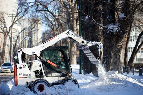 MIKAELA MACKENZIE / WINNIPEG FREE PRESS
A bike lane on Assiniboine Avenue gets cleared on Monday, Jan. 7, 2019. 
Winnipeg Free Press 2018.