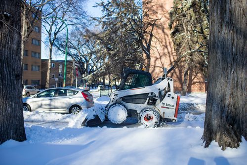 MIKAELA MACKENZIE / WINNIPEG FREE PRESS
A bike lane on Assiniboine Avenue gets cleared on Monday, Jan. 7, 2019. 
Winnipeg Free Press 2018.