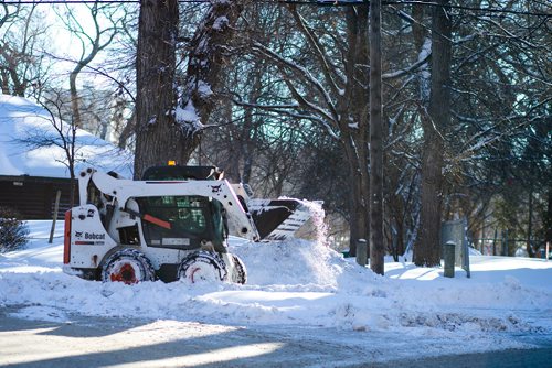 MIKAELA MACKENZIE / WINNIPEG FREE PRESS
A bike lane on Assiniboine Avenue gets cleared on Monday, Jan. 7, 2019. 
Winnipeg Free Press 2018.