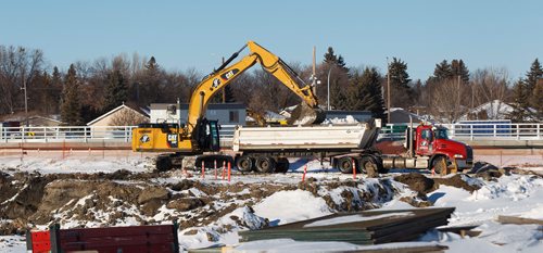 MIKE DEAL / WINNIPEG FREE PRESS
Construction continues at the Waverley underpass Monday afternoon.
190107 - Monday, January 07, 2019.