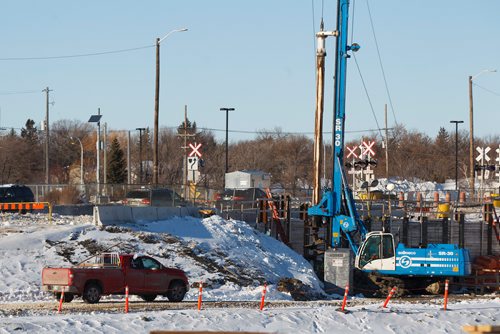 MIKE DEAL / WINNIPEG FREE PRESS
Construction continues at the Waverley underpass Monday afternoon.
190107 - Monday, January 07, 2019.