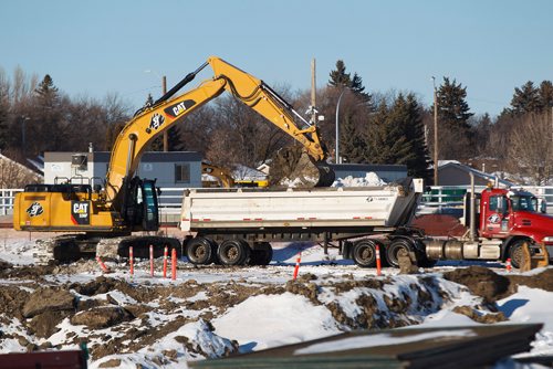 MIKE DEAL / WINNIPEG FREE PRESS
Construction continues at the Waverley underpass Monday afternoon.
190107 - Monday, January 07, 2019.