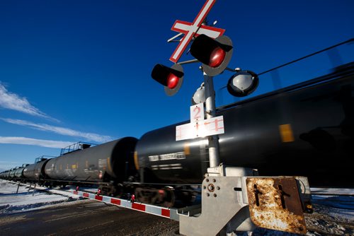 MIKE DEAL / WINNIPEG FREE PRESS
A train crosses Community Row close to Wilkes Avenue Monday afternoon.
190107 - Monday, January 07, 2019.