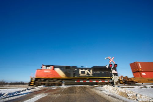 MIKE DEAL / WINNIPEG FREE PRESS
A train crosses Community Row close to Wilkes Avenue Monday afternoon.
190107 - Monday, January 07, 2019.