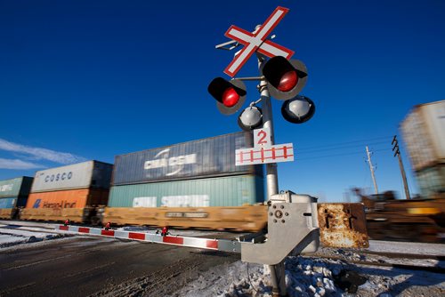 MIKE DEAL / WINNIPEG FREE PRESS
A train crosses Community Row close to Wilkes Avenue Monday afternoon.
190107 - Monday, January 07, 2019.