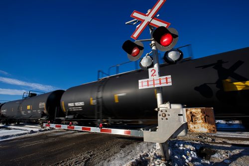 MIKE DEAL / WINNIPEG FREE PRESS
A train crosses Community Row close to Wilkes Avenue Monday afternoon.
190107 - Monday, January 07, 2019.