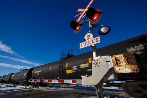 MIKE DEAL / WINNIPEG FREE PRESS
A train crosses Community Row close to Wilkes Avenue Monday afternoon.
190107 - Monday, January 07, 2019.