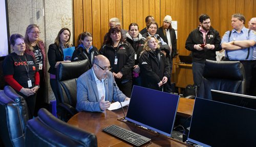 MIKE DEAL / WINNIPEG FREE PRESS
Aleem Chaudhary, president of ATU Local 1505
Transit shields speaks to the Infrastructure Renewal and Public Works committee at City Hall regarding a budget request to install driver shields on all 630 transit buses Tuesday morning.
190108 - Tuesday, January 08, 2019.