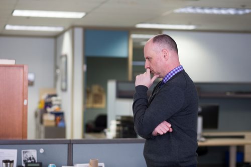 MIKAELA MACKENZIE / WINNIPEG FREE PRESS
Paul Samyn talks to Wendy Sawatzky in the Winnipeg Free Press newsroom in Winnipeg on Tuesday, Jan. 8, 2019. 
Winnipeg Free Press 2018.