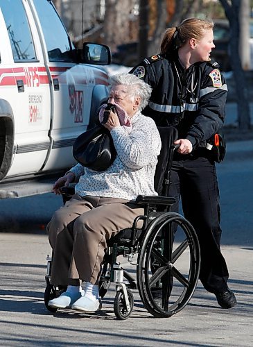 BORIS MINKEVICH / WINNIPEG FREE PRESS  090406 Fire at 77 University Cres. Summerland Apartments.