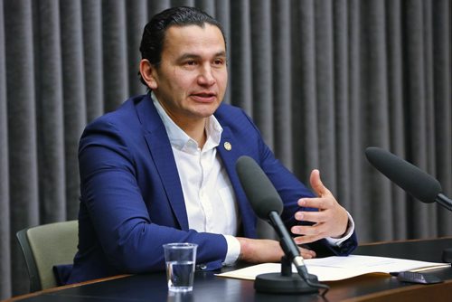 MIKE DEAL / WINNIPEG FREE PRESS
Wab Kinew, Leader of the Manitoba NDP, presents his partys research report and recommendation on Manitobas meth and addictions crisis during an announcement at the Legislative building Thursday morning. 
190110 - Thursday, January 10, 2019