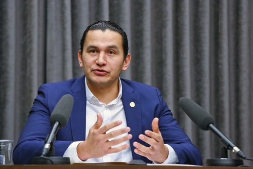 MIKE DEAL / WINNIPEG FREE PRESS
Wab Kinew, Leader of the Manitoba NDP, presents his partys research report and recommendation on Manitobas meth and addictions crisis during an announcement at the Legislative building Thursday morning. 
190110 - Thursday, January 10, 2019