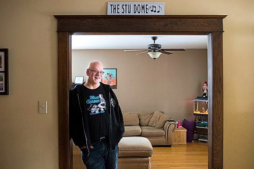 MIKAELA MACKENZIE / WINNIPEG FREE PRESS
Stu Reid poses for a portrait in the "Stu Dome," also known as his living room, where he hosts frequent house concerts in Winnipeg on Thursday, Jan. 10, 2019. 
Winnipeg Free Press 2018.