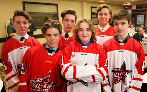 RUTH BONNEVILLE / WINNIPEG FREE PRESS

SPORTS - Minor Hockey
Group photo of All-Star players that attended the Winnipeg AAA All-Star Day Press Conference at the Canad Inns Thursday.
 
Names from left:
Rhonan White (#5, Wpg. Sharks), Peter Magnus (#15 Wpg. Monarchs), Anton Uruski (#2, Wpg. Monarchs), Jackson Sirrell (#21 Wpg. Sharks, centre), Jason Ruff (#2, Wpg. Monarchs, back row right) and Lukas Hansen (#8 Wpg. Warriors, front right).


See Mike Sawatsky story

Jan 10th, 2019 
