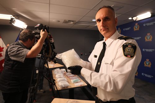 RUTH BONNEVILLE / WINNIPEG FREE PRESS

Winnipeg Police Inspector Max Waddell holds 1 Kg Meth in a bag in his hand with a street value $100,000.  This is just 1 bag of 10 that the Winnipeg Police Drug Enforcement and Street Crime Unit has seized in the last 50 days along with other drugs including fentanyl and heroin with a total street value of the drugs being over $1,014 000.  One bag of meth has the potential of creating a high that could last days to over 100 000 people.

Photos taken during press conference at the WPS HQ Friday.  



Jan 11th, 2019 

