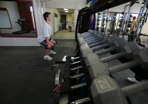 Brandon Sun New Zealander Dane Dunlop works on physical conditioning at Dynamic physiotherapy on Richmond Avenue on Tuesday afternoon. (Bruce Bumstead/Brandon Sun)