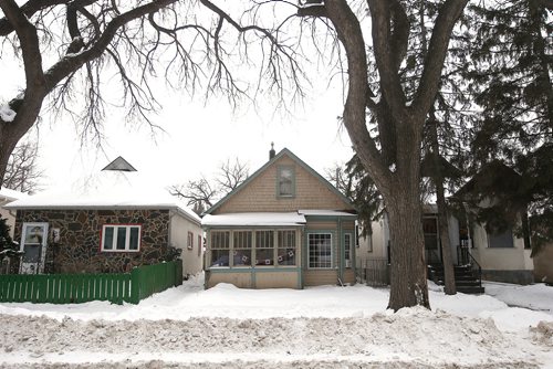 JOHN WOODS / WINNIPEG FREE PRESS
This house at 716 Home St in Winnipeg, photographed Sunday, January 13, 2019, was raided and the home owners have been charged with neglecting 15 dogs,