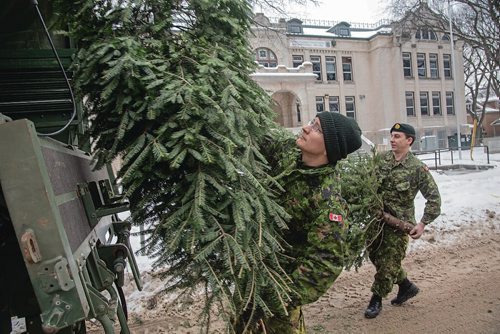 Canstar Community News Jan. 5 - Members of Minto Armoury's 38 Service Battalion picked up old Christmas trees in Wolselely and Minto on Jan. 5 as part of an annual service to the community. (EVA WASNEY/CANSTAR COMMUNITY NEWS/METRO)